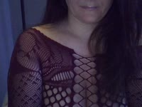 Een vrijgezelle spannende milf die van avontuurtjes en fantasietjes houdt. Om te delen of om de jouwe te horen.