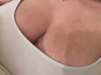 Salut, je suis nouvelle ici. J’adore discuter et faire plaisir à mes visiteurs.J’aime créer une ambiance douce, sensuelle, coquine selon ton envie.