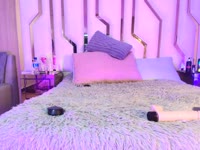 No soy una fantasía común... Soy una mujer que rompe todas tus reglas. Mirarme es fácil… resistirse a mí, no tanto. Elegante, peligrosa y con una sorpresa que puede cambiar todo lo que creías saber sobre el deseo. No juego a medias… Me gusta provocar, dominar y llevarte justo al límite donde comienza lo prohibido. Si buscas algo seguro, sigue tu camino… pero si te atreves a explorar algo diferente, ven y descúbreme.