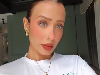 camslut topless AdrianaRossetti