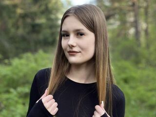 camgirl playing with dildo BernardPeters