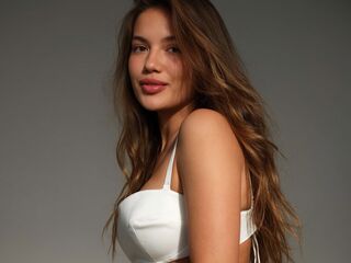 camgirl fingering bald pussy CammieLosecco