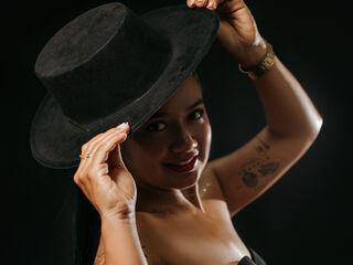 hot strip tease cam HeidyRouss