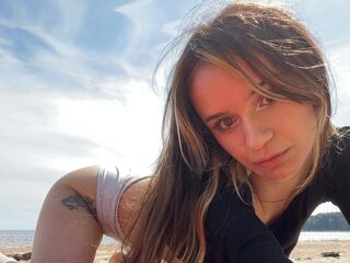 cam girl playing with sextoy AgataMilk