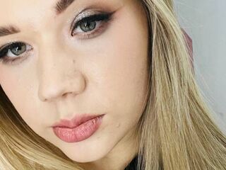 fingering cam slut AminaDigges