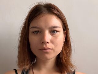 girl showing tits AndreThreat