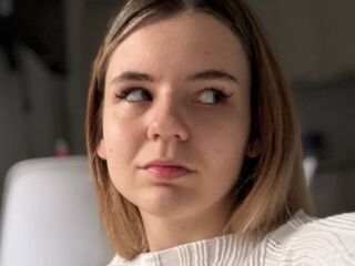 spy web cam AnnikaMorgan