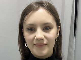 topless webcam girl BattyDrake