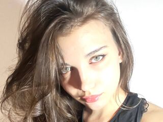 live webcam performer BriandaLudwic