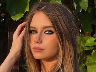 sexy webcam girl BrunaKiebler