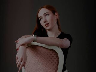 naked girl with webcam masturbating with vibrator CarleenZangari