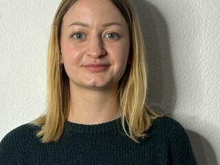 camslut topless CarmeliaRihner