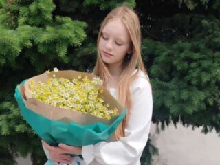naked girl with cam fingering ChristieBrozyna