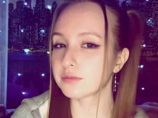 masturbating webcamgirl CortneyMoran