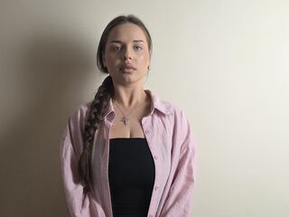 camgirl showing tits DelenaCouts