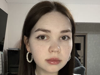 naughty camgirl fingering pussy EmiliRoyzi