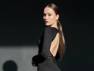 hot webcamslut EmilyGiffin