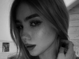 hot cam girl fingering EmmaBlond