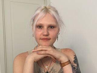 nude webcamgirl photo ErnaKietzer