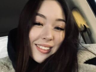 hot cam girl fingering shaved pussy HaniKoenke