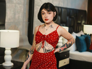 camslut showing pussy IvanaDeLuca