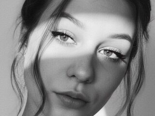 camslut showing tits KalynBrazile