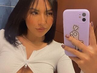 naked webcamgirl LaurynJhons