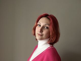 hot cam girl fingering shaved pussy LesliMahone