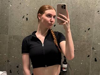 naked camgirl masturbating with dildo LessieNunz