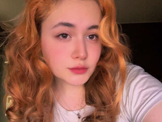 live webcam performer LiliPlishi