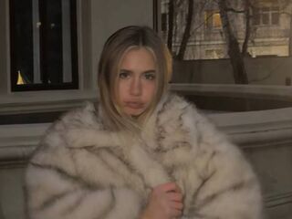 topless LilliaFowler