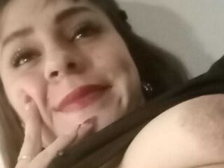 naked girl with webcam masturbating with vibrator LizMegh