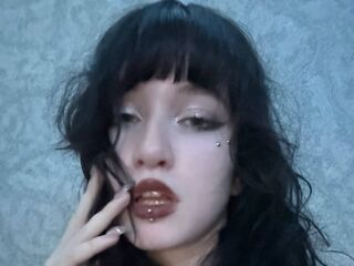 naughty camgirl fingering shaved pussy LouisePerrish