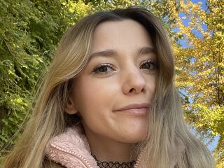 cam slut chat room LunariaVelvet