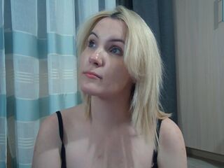 camgirl masturbating with dildo LyndaHuppenbauer