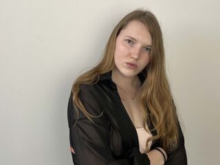 nude webcamgirl pic MadalineMosman