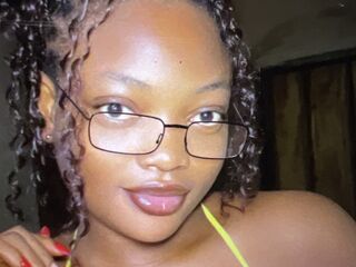 naked girl with webcam masturbating with sextoy MakyDina