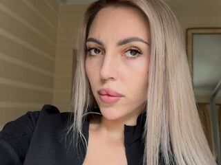 masturbating MelisaDee