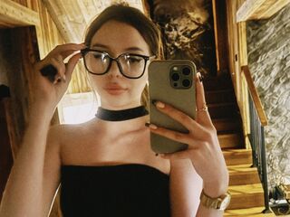 fingering camgirl MiaForester