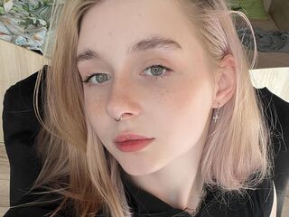 free chatroom MiaMerek