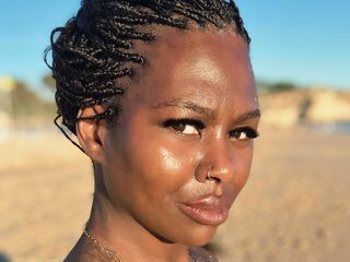 topless webcamgirl MilkyMarie