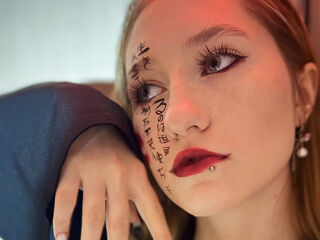 naughty cam girl fingering pussy MistyColacone