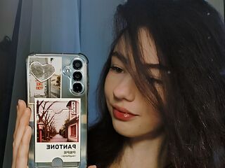 camslut spreading pussy MitziBreech