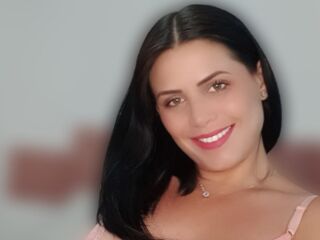 nude webcamgirl PriCamargo