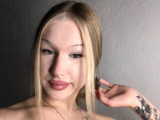 cam girl playing with vibrator PriscillaMore