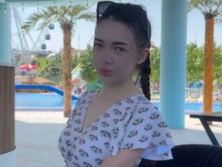 camslut showing tits RebeckaLame