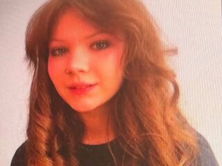 camgirl fingering bald pussy RosieWalmont