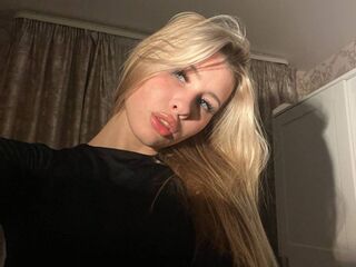 cam girl playing with vibrator RowanBellamy