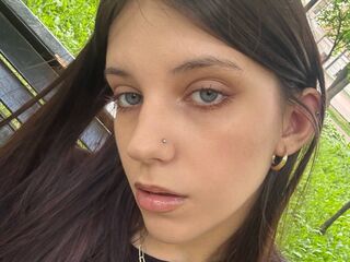 naughty cam girl masturbating with dildo SaritaHowick