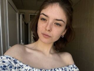 naked camgirl masturbating with vibrator UshaSolgovic